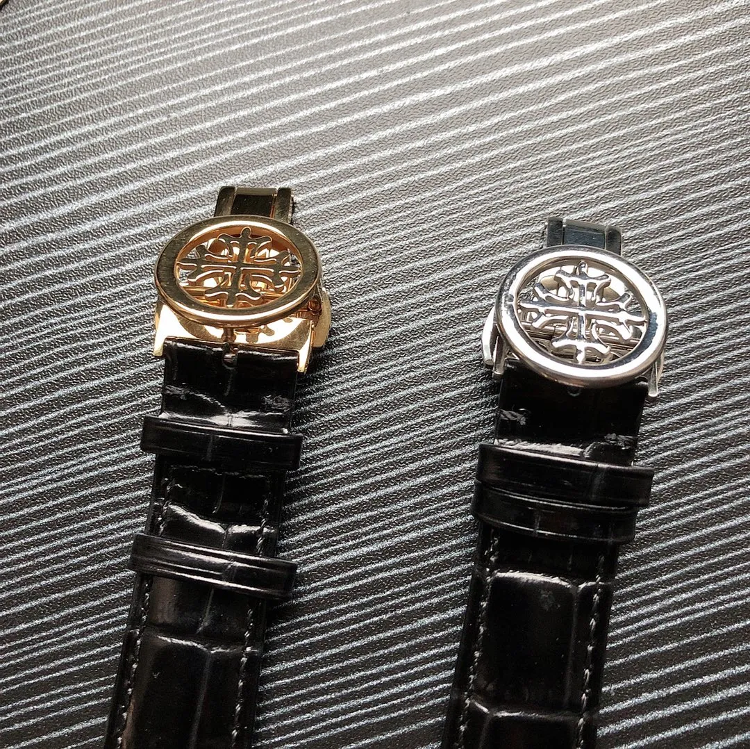 【Top replica】💰5600! Patek Philippe PP 🎮R33 complex function chronograph series is launched. Patek Philippe is a noble work of art! Exclusive text plus high-end inner shadow logo, matched with imported 9100 multi-function movement (0 repair) function (24 hours, day of the week, stars, month) imported 316 stainless steel, using 18k quality furnace vacuum plating! Paired with Italian imported calfskin! Original folding buckle! Size 42mm. Wear-resistant and scratch-resistant sapphire glass! Super waterproof to 50 meters! 🎮Simple but not simple! You can never own a Patek Philippe, you are just keeping it for your descendants. (Serious promise: The physical product has a better gloss and feel, the dial scale is lifelike, the case craftsmanship is all master-level light body inspection, and the new era machine high-tech forging is shocking and noble. You deserve it! Please look for the exclusive quality 🎮 Sanjie exquisitely recommends men's mechanical watches. SJ carefully creates ultra-real physical pictures for you.